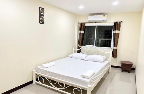 Chana Songkhram House | Baan at Khaosan Hostel