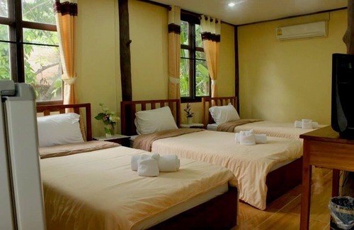 Chong Kham Hotel | Baan Phuthadol
