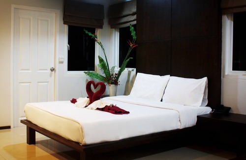 Kathu Hotel | Baannueng
