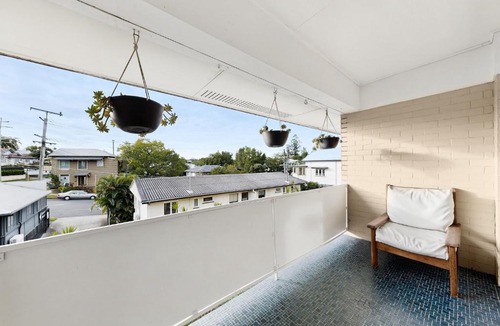 Ashgrove Apartment | Balcony 2-Bed Apartment in Ashgrove