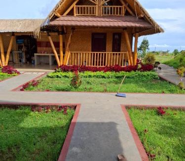Bayan Cabin | Bale Gantar