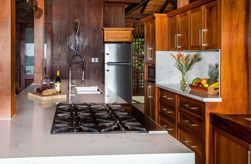 Manuel Antonio Villa | Balinese Inspired Villa w/Panoramic Views & Pool. A/C in All Bedrooms