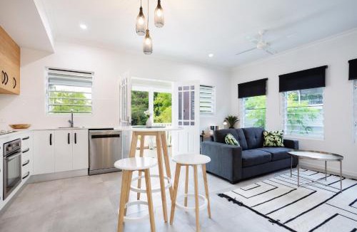 Edge Hill Villa | Bamboo Villa - Edge Hill Cairns Luxury Pet Friendly Sleeps 3