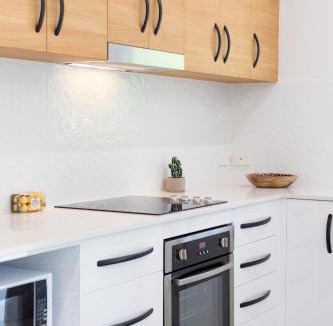 Edge Hill Villa | Bamboo Villa - Edge Hill Cairns Luxury Pet Friendly Sleeps 3