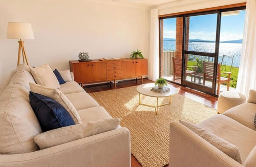 Marks Point House | Banyandah - home on the water