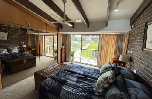 St. Georges Basin House | BasinWaterStays Waterfront Jetty - SHARE Home - Brm1 QueenBed room - Private Bathroom in Brm1 room - see Profile & Photos
