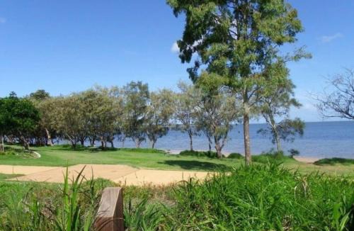 Sandstone Point House | Bayside Breeze