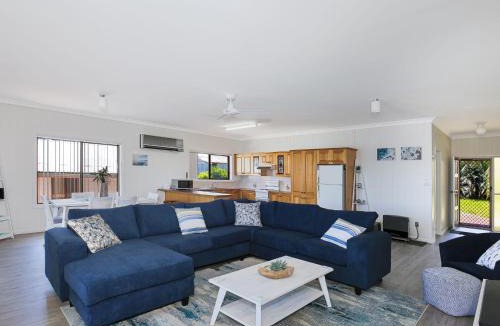 Erowal Bay House | Bayview I Absolute Waterfront with Jetty I 5 Mins to Hyams Beach