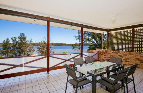 Erowal Bay House | Bayview I Absolute Waterfront with Jetty I 5 Mins to Hyams Beach