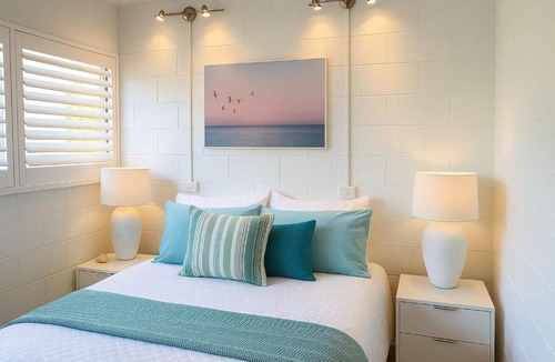North Ward Apartment | Beach Front Strand Stay-Steps to Beach & Waterpark Townsville