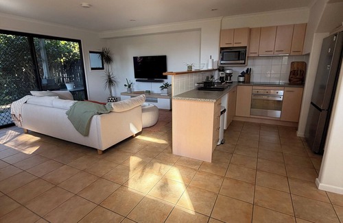 Coolum Beach House | Beach Stay | Walk to the Surf, Café & Shops