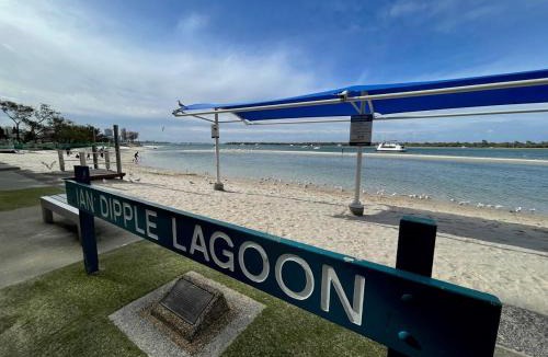 Biggera Waters Apartment | Beach & Wave Break Island Views