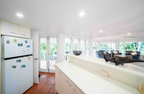 Wongaling Beach Apartment | Beaches No 6 - Beachfront Views