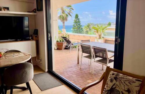 Bondi Beach Apartment | Beachfront 1 Bed, huge terrace Free Parking