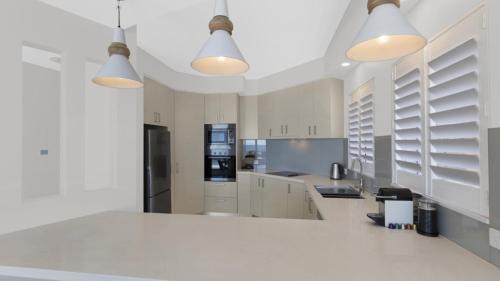 Avoca Beach House | Beachfront Avoca Beach - Soundwaves 2