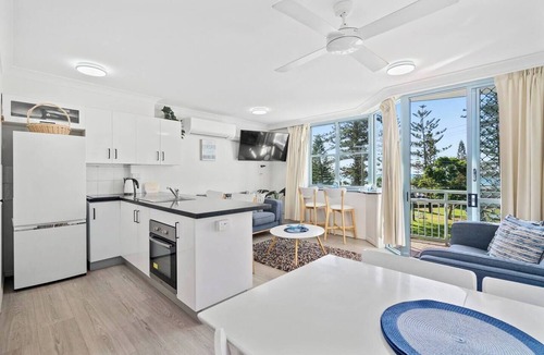 Coolangatta Apartment | Beachfront Bliss at Kirra Beach with Pool