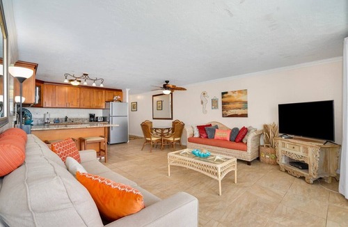 Punaluu Condo | Beachfront Condo with Beach Access