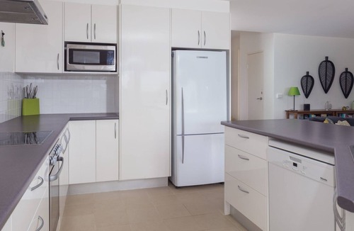Denhams Beach Apartment | Beachfront Duplex on Denhams