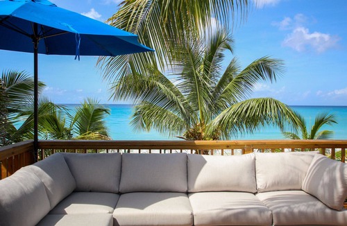 Lower Carlton House | Beachfront Getaway on Perfect Beach - Chateau Monique (3 bed)