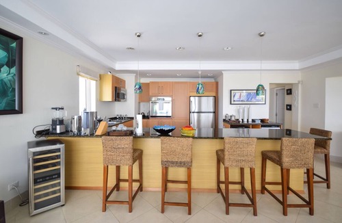 Saint Matthias Apartment | Beachfront penthouse with stunning pool and ocean views