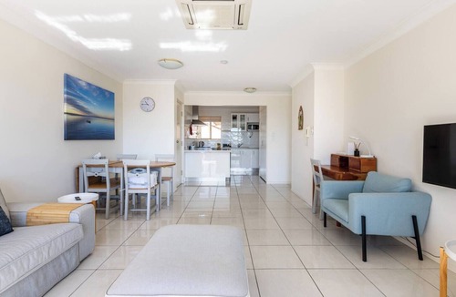 Wynnum Apartment | Beachfront Wynnum Apartmentn