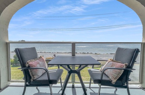 Batehaven Apartment | Beachside Studio Steps from Casey’s Beach