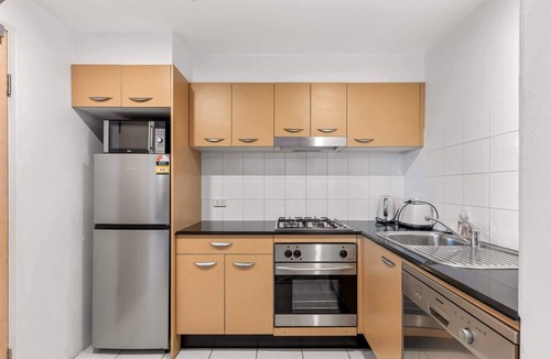 Cronulla Apartment | Beachside Studio with Pool and Gym Access