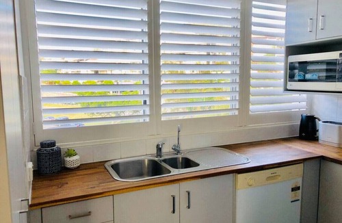 Burleigh Heads Apartment | Beachy and Beautiful, steps to the sands of Burleigh Beach