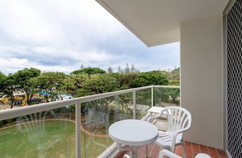 Burleigh Heads Apartment | Beachy and Beautiful, steps to the sands of Burleigh Beach