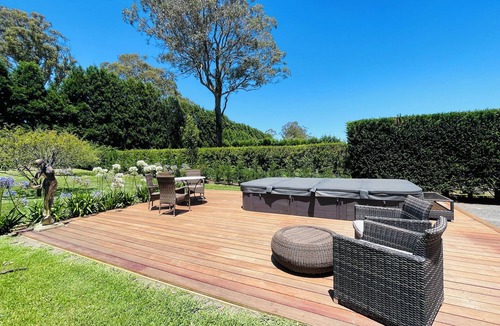 Bowral Cottage | Beautiful 2-bedroom garden cottage in Bowral. Family friendly!