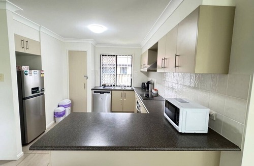 Redbank Plains House | Beautiful 4 BDR House with ensuite and A/C