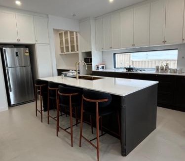 Putney Villa | Beautiful 5BR duplex with waterveiw