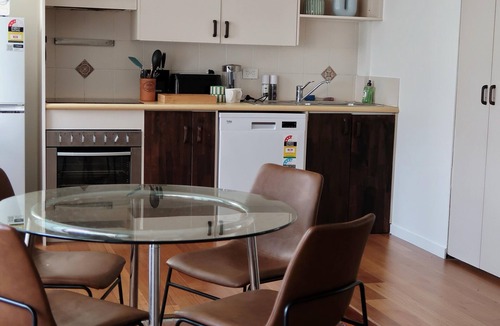 Kangaroo Point Apartment | Beautiful Apartment by the Cliff and the river