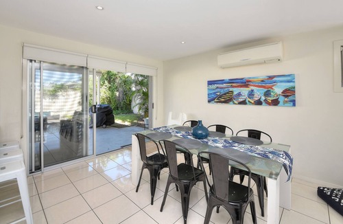 Mermaid Waters House | Beautiful Mermaid Beach Retreat