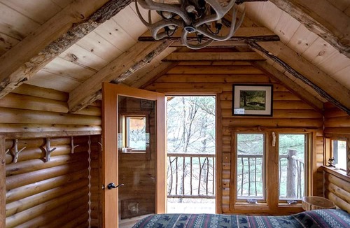 Waterbury Cabin | Beautiful Two-Story Tree House in the Green Mountains, Vermont, New England