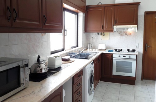 Aroeira Villa | Beautiful Villa, Air-Con, Large Private Pool, Close to the Beach.