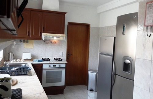Aroeira Villa | Beautiful Villa, Air-Con, Large Private Pool, Close to the Beach.