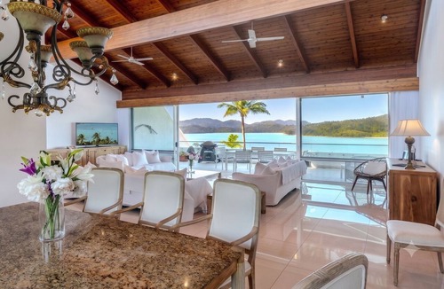 Hamilton Island Apartment | Bella Vista East 9: 2 bedroom oceanview apartment with golf buggy