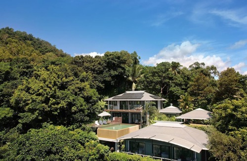 Trinity Beach House | Belle Escapes Trinity Blue Oceanview Home