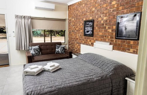 Benaraby Hotel | Benaraby Hilltop Motor Inn