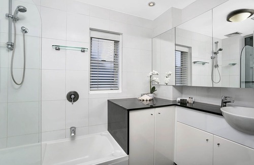 Neutral Bay Apartment | BENT6 - Spacious w/Panoramic Sydney Harbour Views