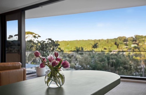 Avoca Beach Apartment | Bespoke Avoca | Lakefront, Beach, EVC charger