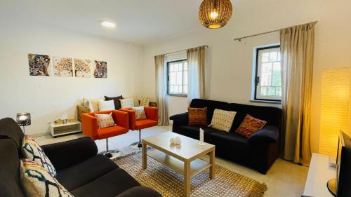 Oura Apartment | Bicos 101 - Shared Pool - 4 Guests - Albufeira