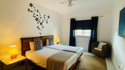 Oura Apartment | Bicos 101 - Shared Pool - 4 Guests - Albufeira