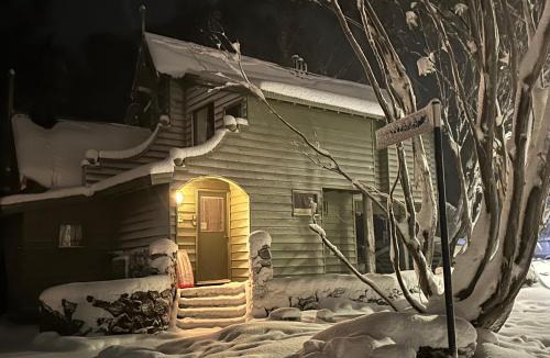 Dinner Plain Ski Chalet | Bindi - Alpine Getaways's Chalet at Tower Rd