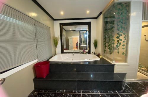 Nong Prue Villa | Bird in the garden Pool Villa