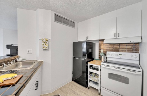 Downtown Honolulu Condo | Bishop Suites @ Executive Centre, Ocean View Suite #3903, Heart of Honolulu
