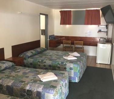 Blackall Hotel | Blackall Coolibah Motel