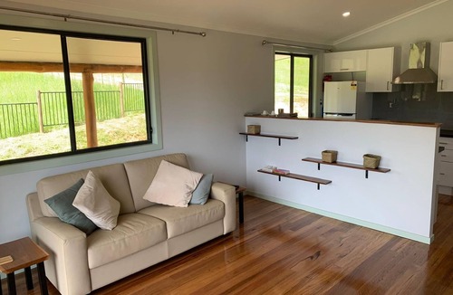 Ellenborough Cottage | Blackbutt Farmstay Cottage