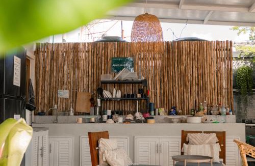 Thong Sala Hostel | Blessings Home & Café